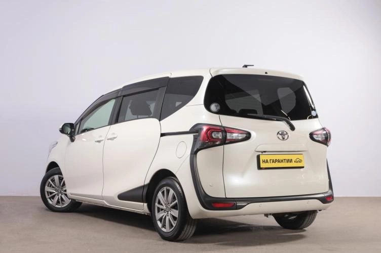 Toyota Sienta 4 из 6