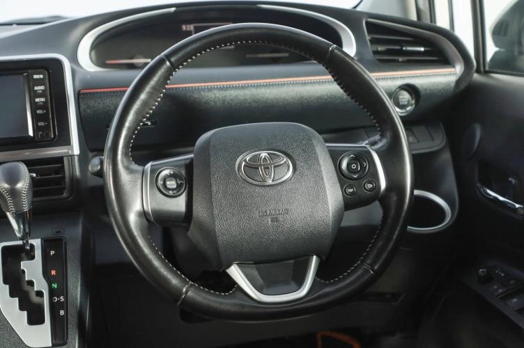 Toyota Sienta 11 из 19