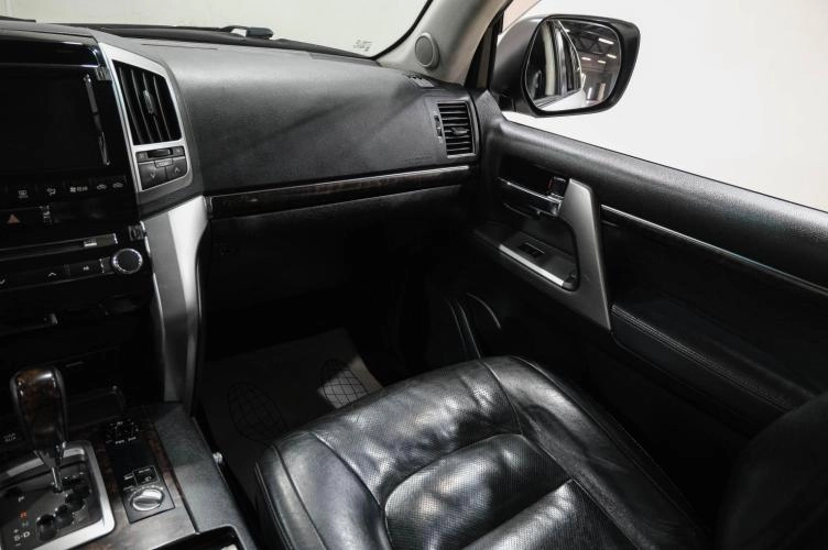 Toyota Land Cruiser 17 из 48