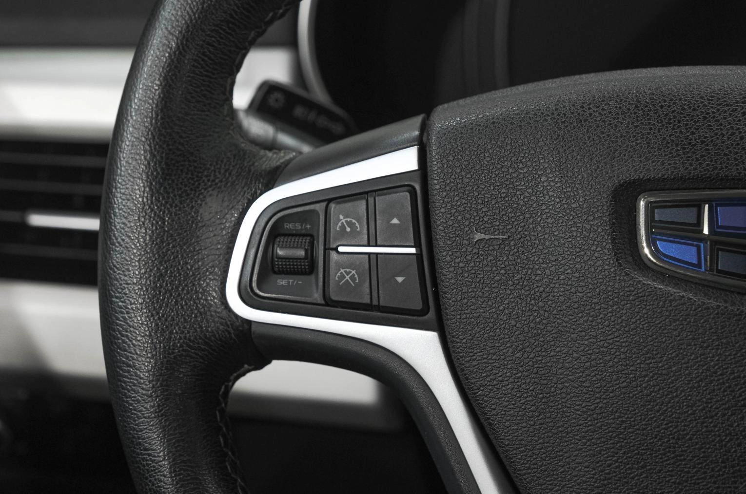 Geely Atlas 23 из 38
