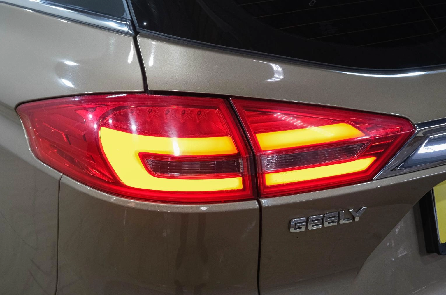 Geely Atlas 7 из 38