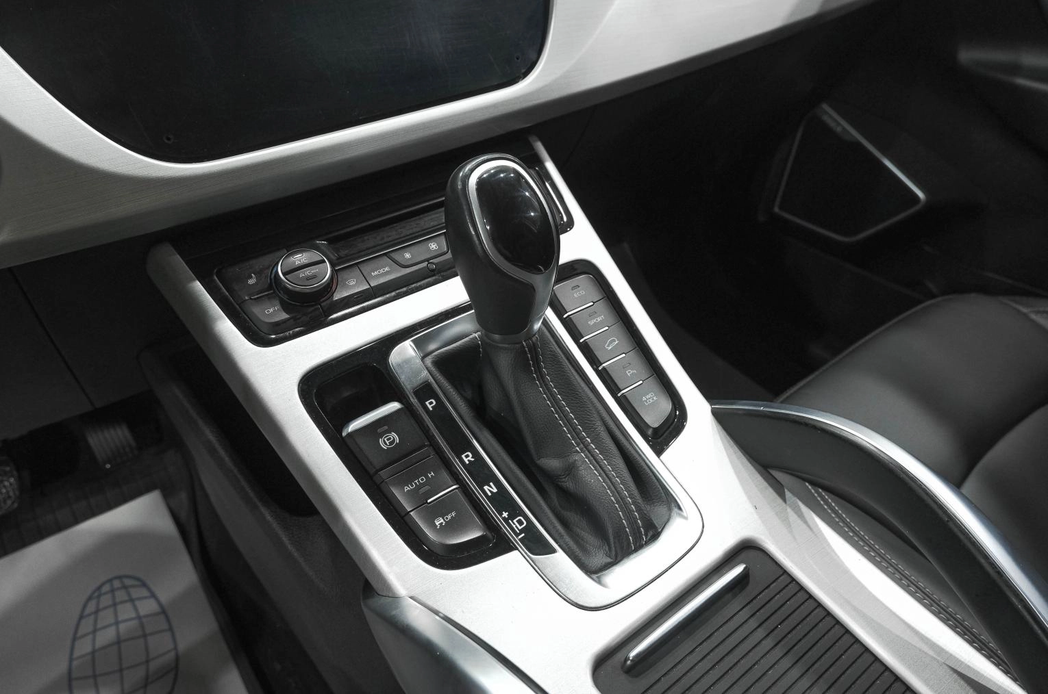 Geely Atlas 27 из 38