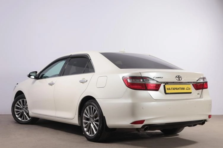 Toyota Camry 4 из 6