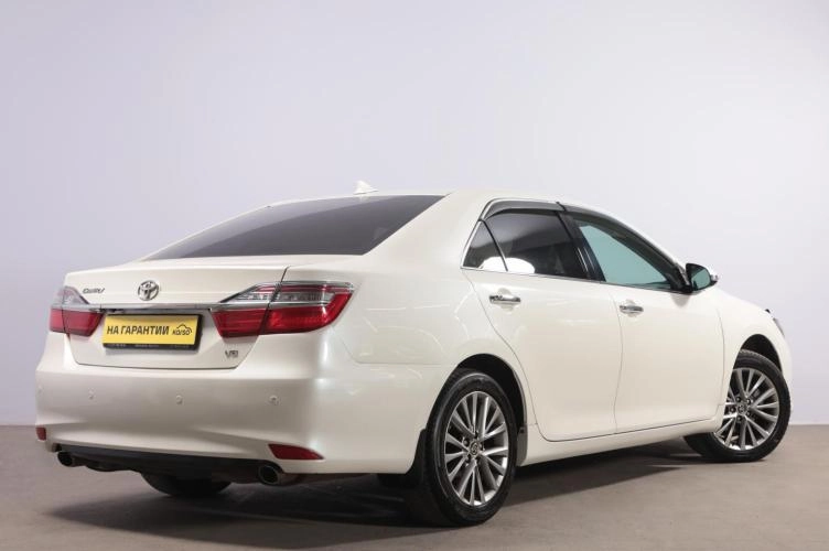 Toyota Camry 6 из 6