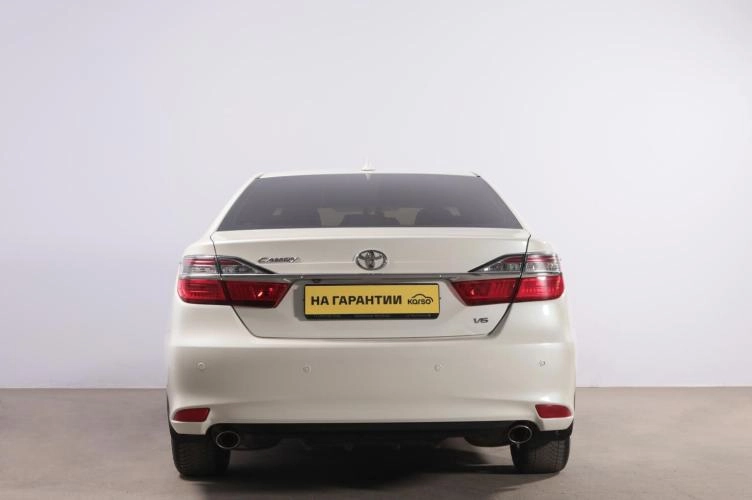 Toyota Camry 5 из 6
