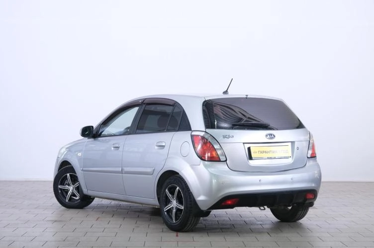 KIA Rio 4 из 6