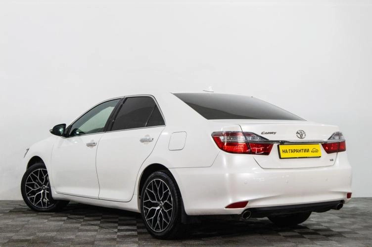 Toyota Camry 6 из 6
