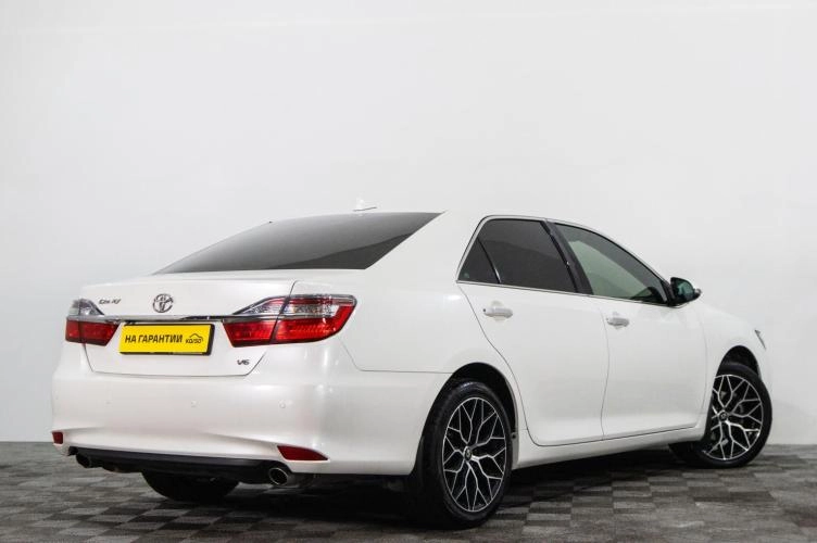 Toyota Camry 4 из 6