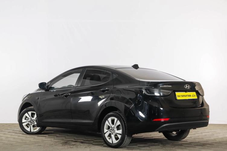 Hyundai Elantra 4 из 6