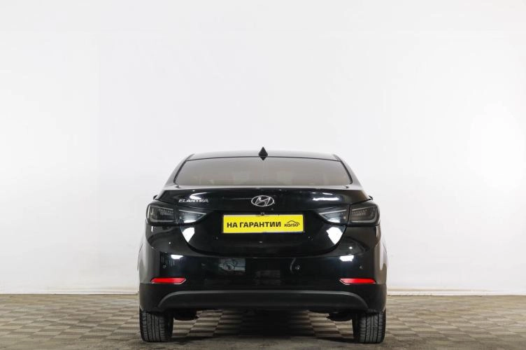 Hyundai Elantra 5 из 6