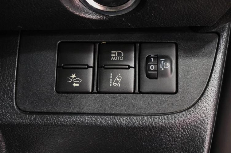 Toyota Sienta 25 из 35