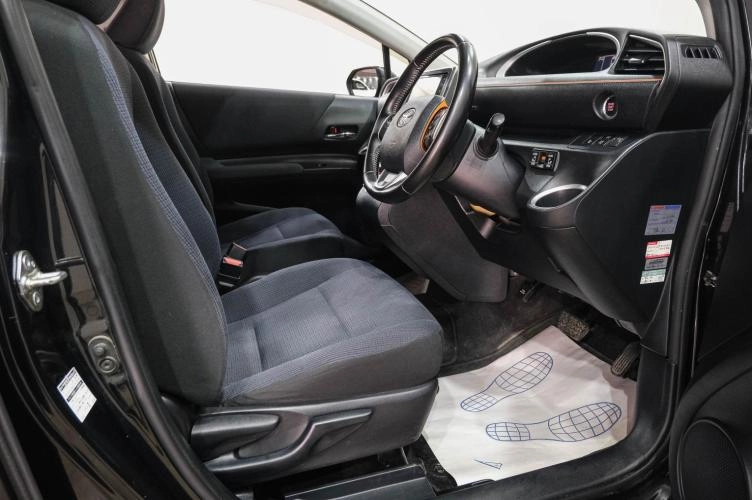 Toyota Sienta 14 из 35