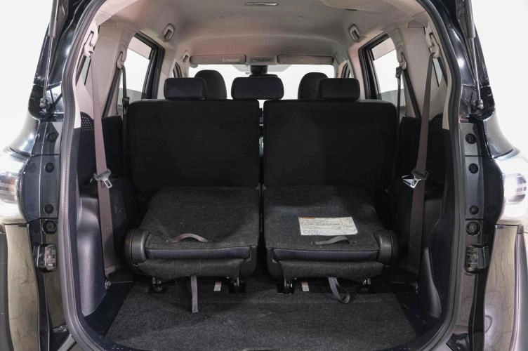 Toyota Sienta 35 из 35