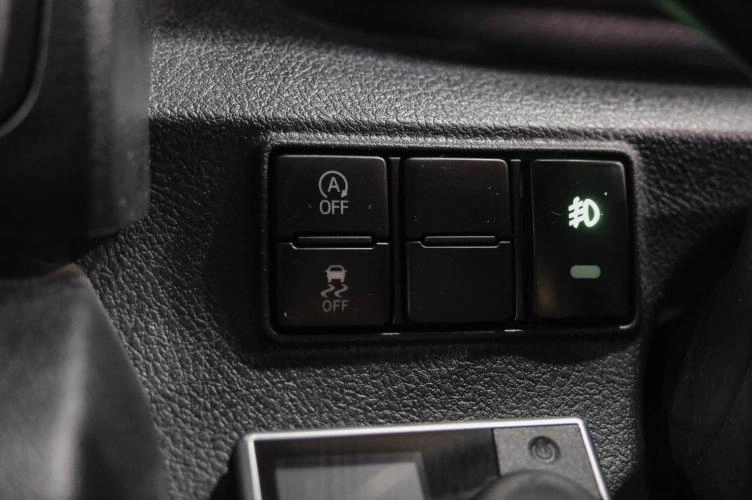 Toyota Sienta 28 из 35