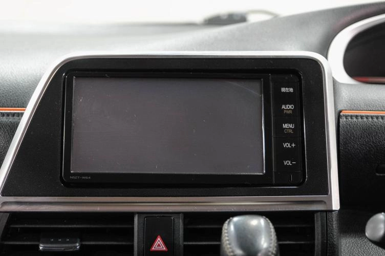 Toyota Sienta 27 из 35