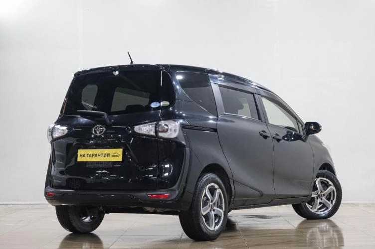 Toyota Sienta 6 из 6