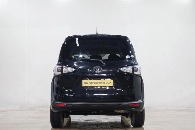 Toyota Sienta 5 из 6