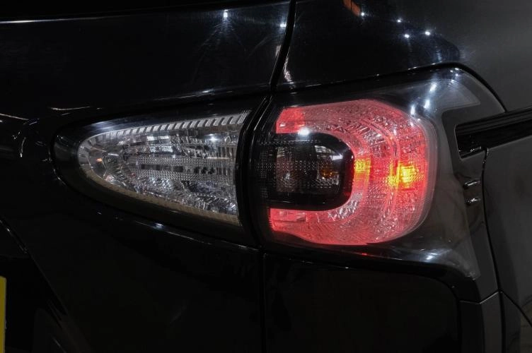Toyota Sienta 8 из 35