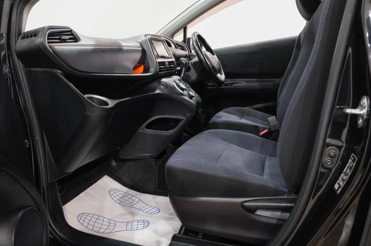 Toyota Sienta 12 из 35