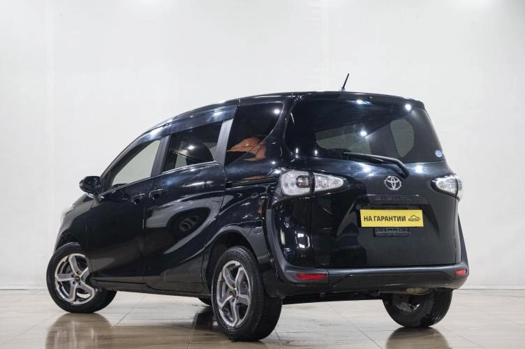 Toyota Sienta 4 из 6