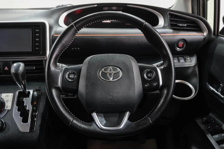Toyota Sienta 19 из 35