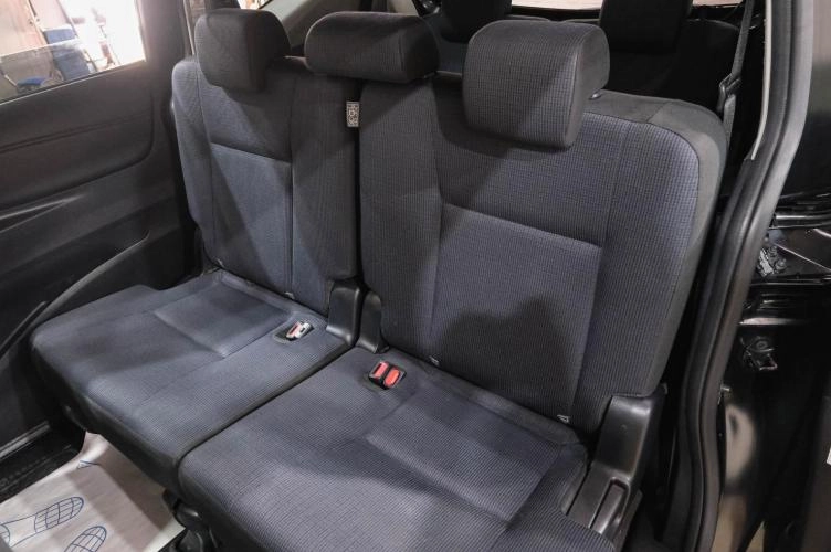 Toyota Sienta 32 из 35