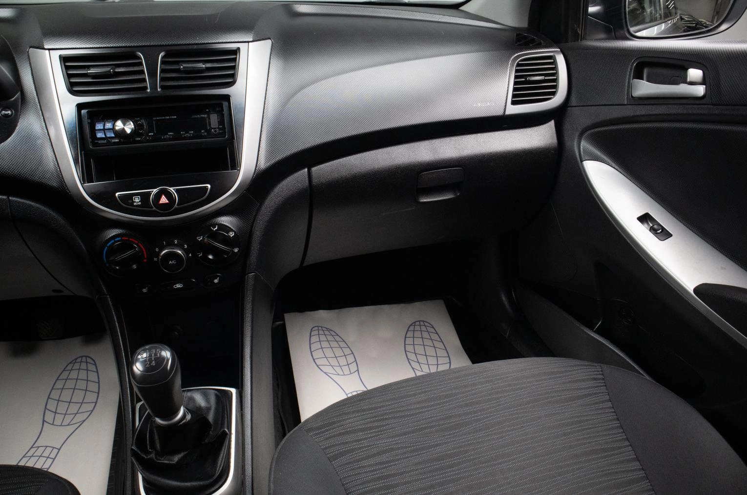 Hyundai Solaris 10 из 17