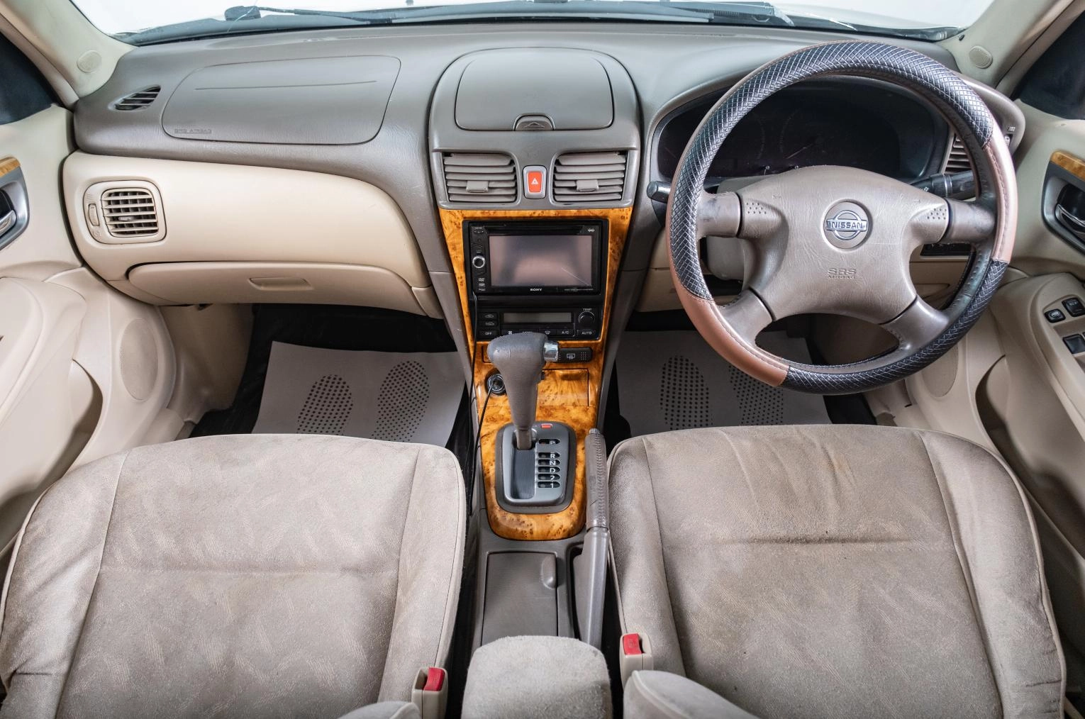 Nissan Bluebird Sylphy 10 из 15
