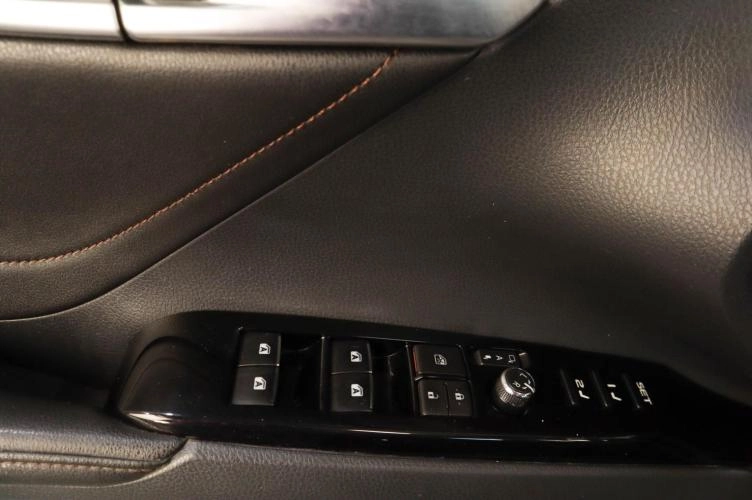 Toyota Camry 7 из 18