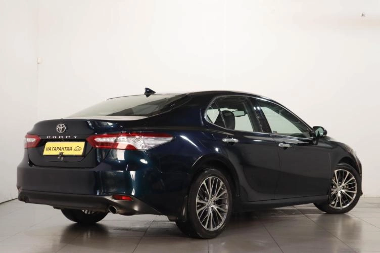 Toyota Camry 6 из 6