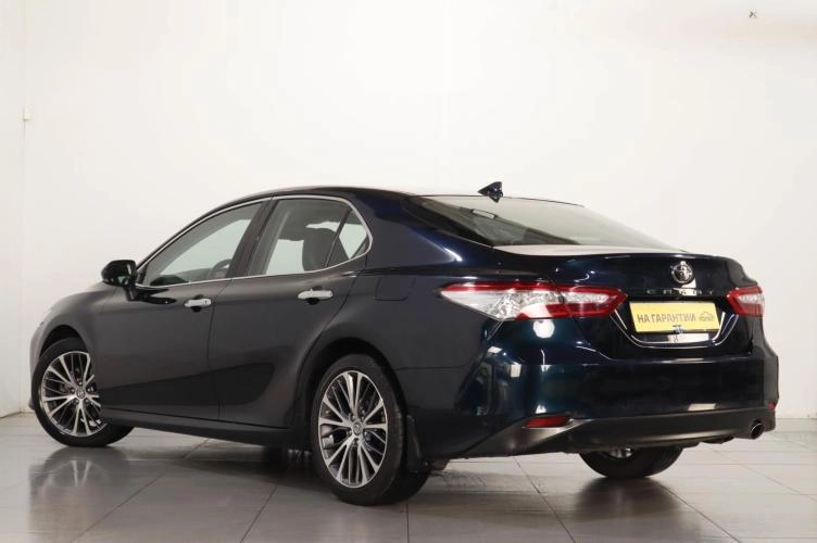 Toyota Camry 4 из 6
