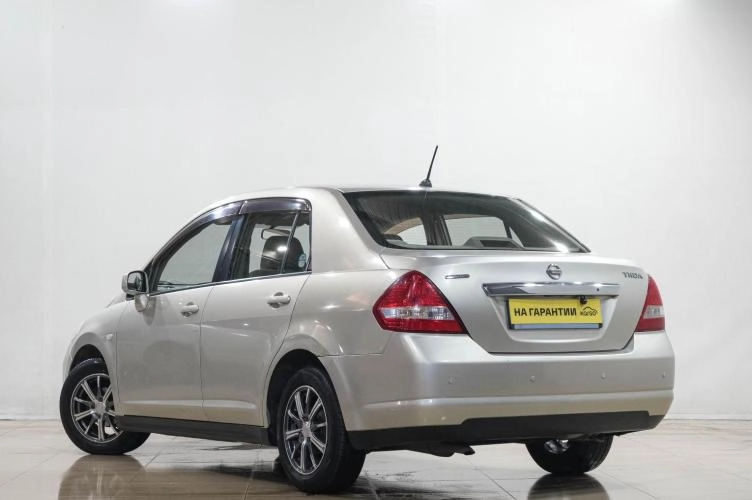 Nissan Tiida Latio 4 из 6