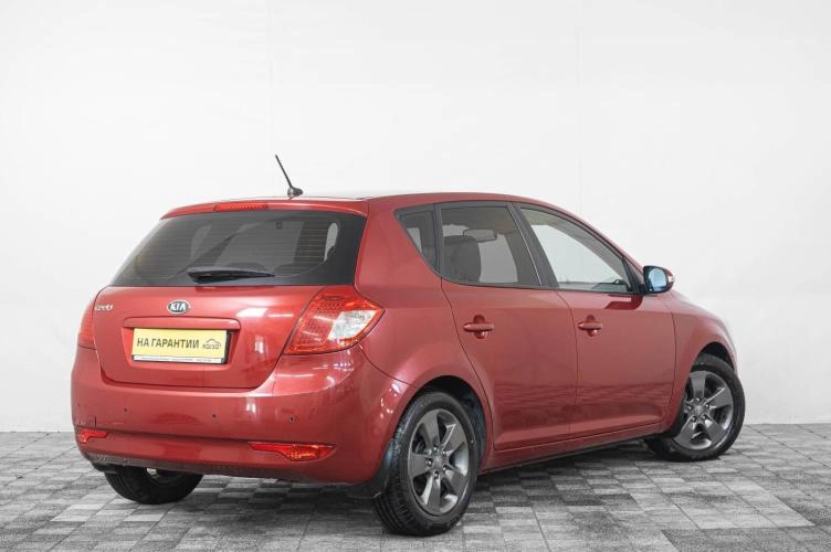 KIA cee'd 6 из 18