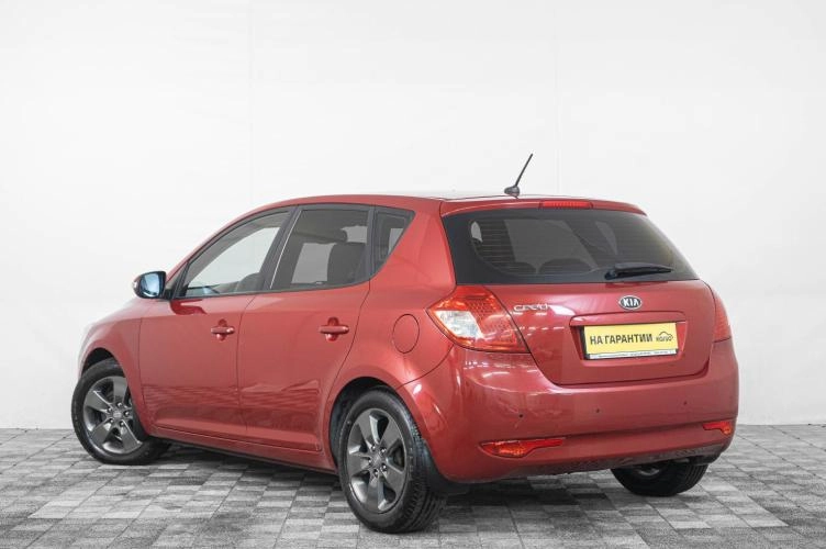 KIA cee'd 4 из 18