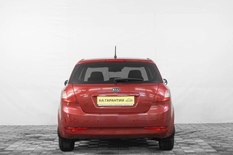 KIA cee'd 5 из 18