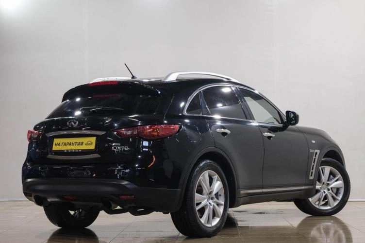 Infiniti QX70 6 из 6