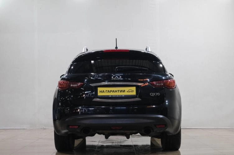 Infiniti QX70 5 из 6