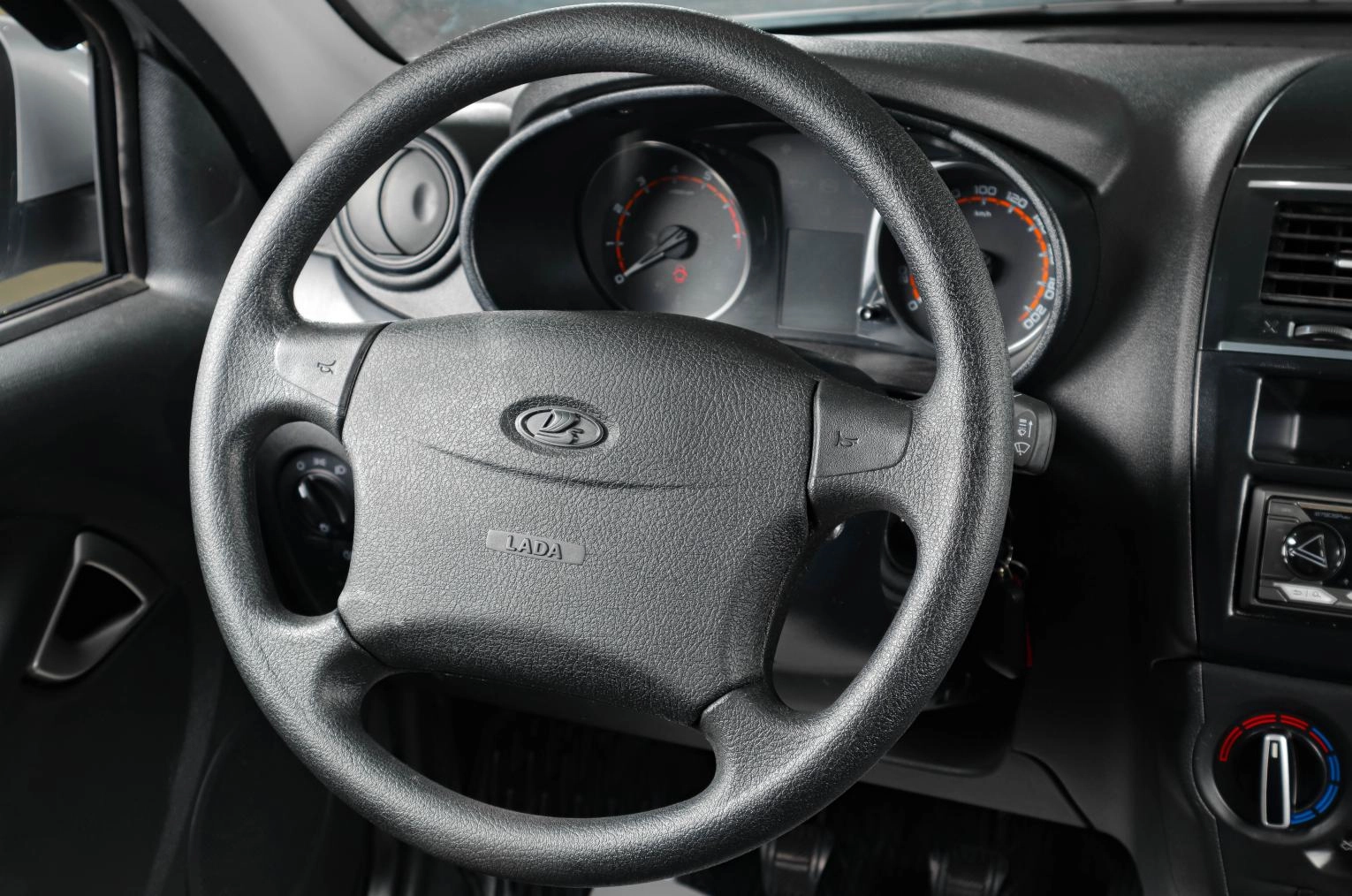 ВАЗ (LADA) Granta 11 из 16