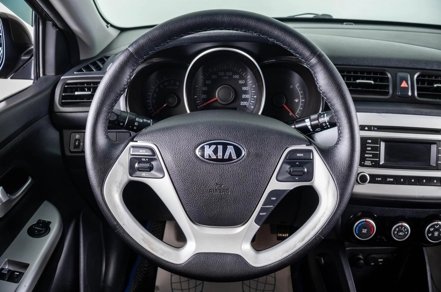 KIA Rio 14 из 22