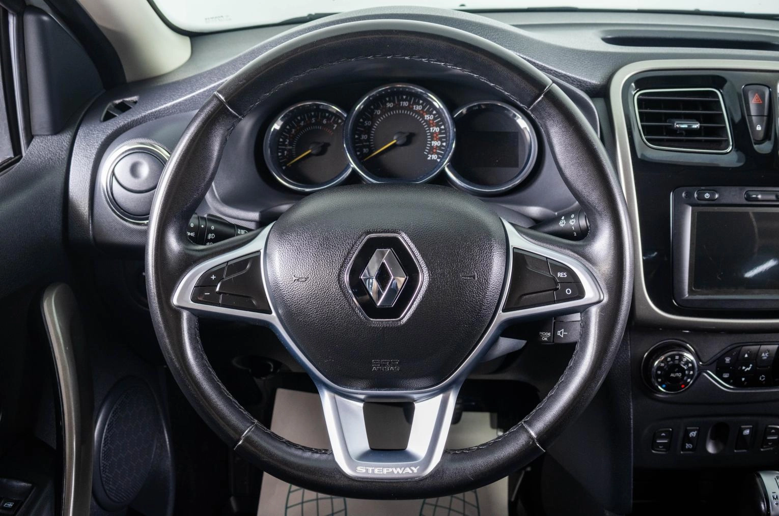 Renault Logan Stepway 14 из 22