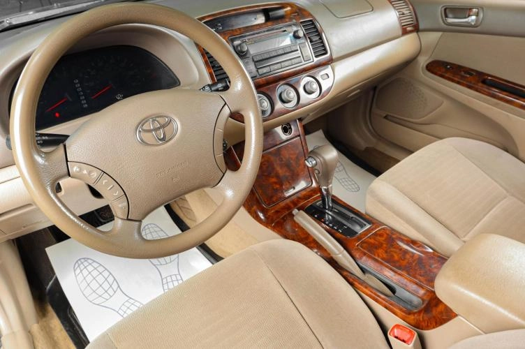 Toyota Camry 7 из 18