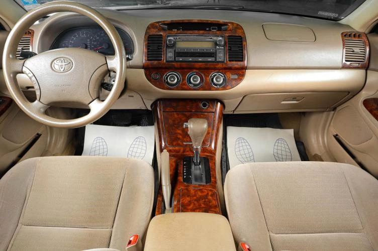 Toyota Camry 11 из 18