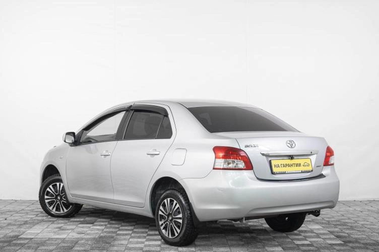 Toyota Belta 4 из 6