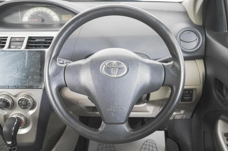 Toyota Belta 15 из 20