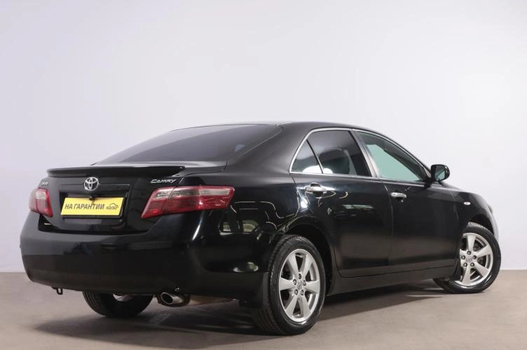 Toyota Camry 6 из 6