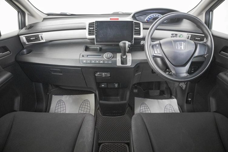 Honda Freed 13 из 19