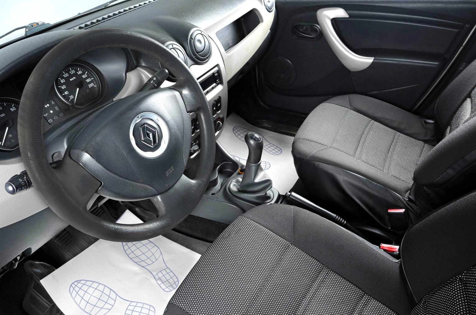 Renault Logan 7 из 15