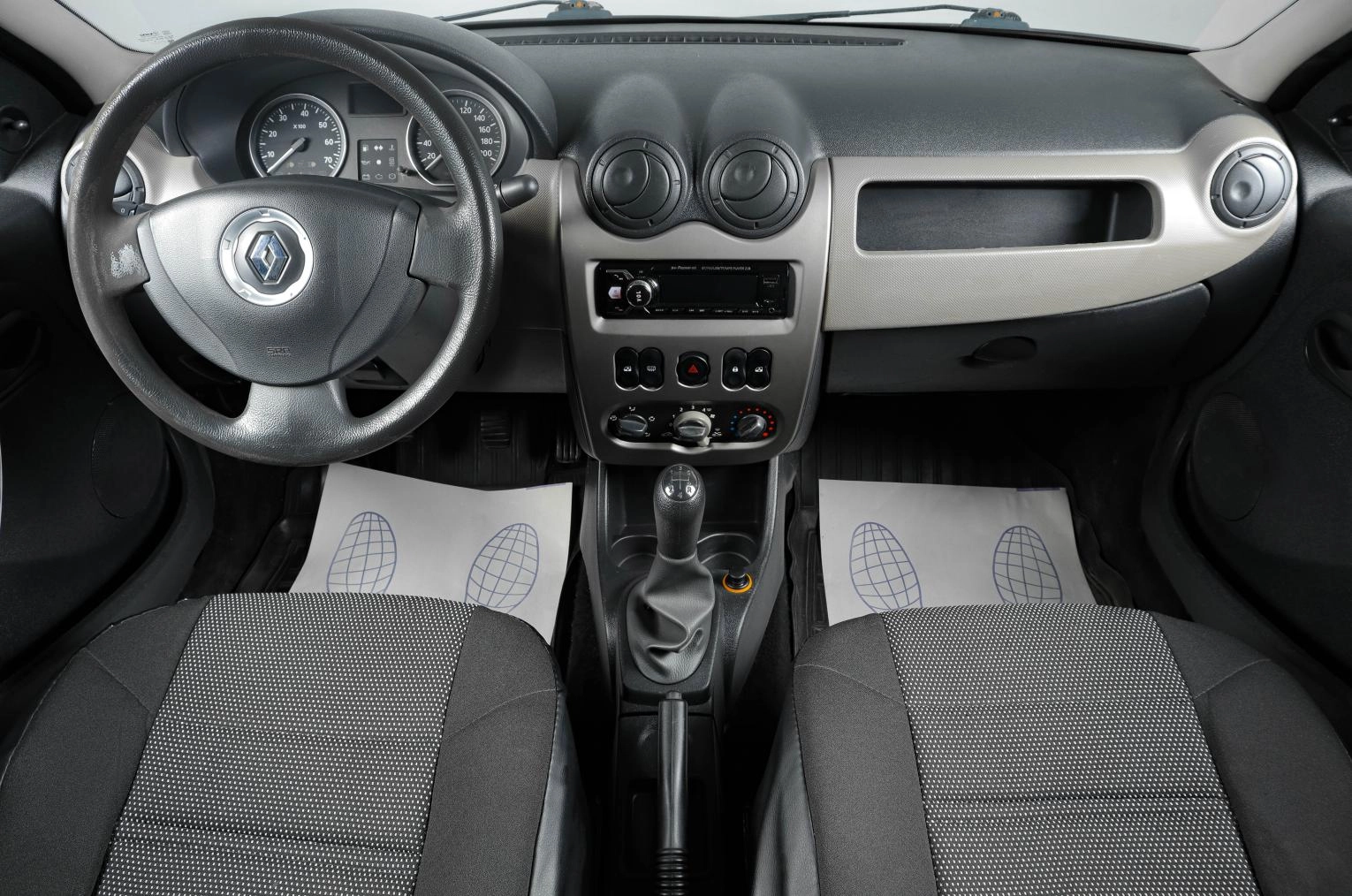 Renault Logan 12 из 15