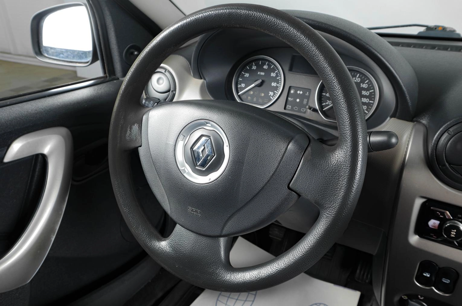 Renault Logan 11 из 15