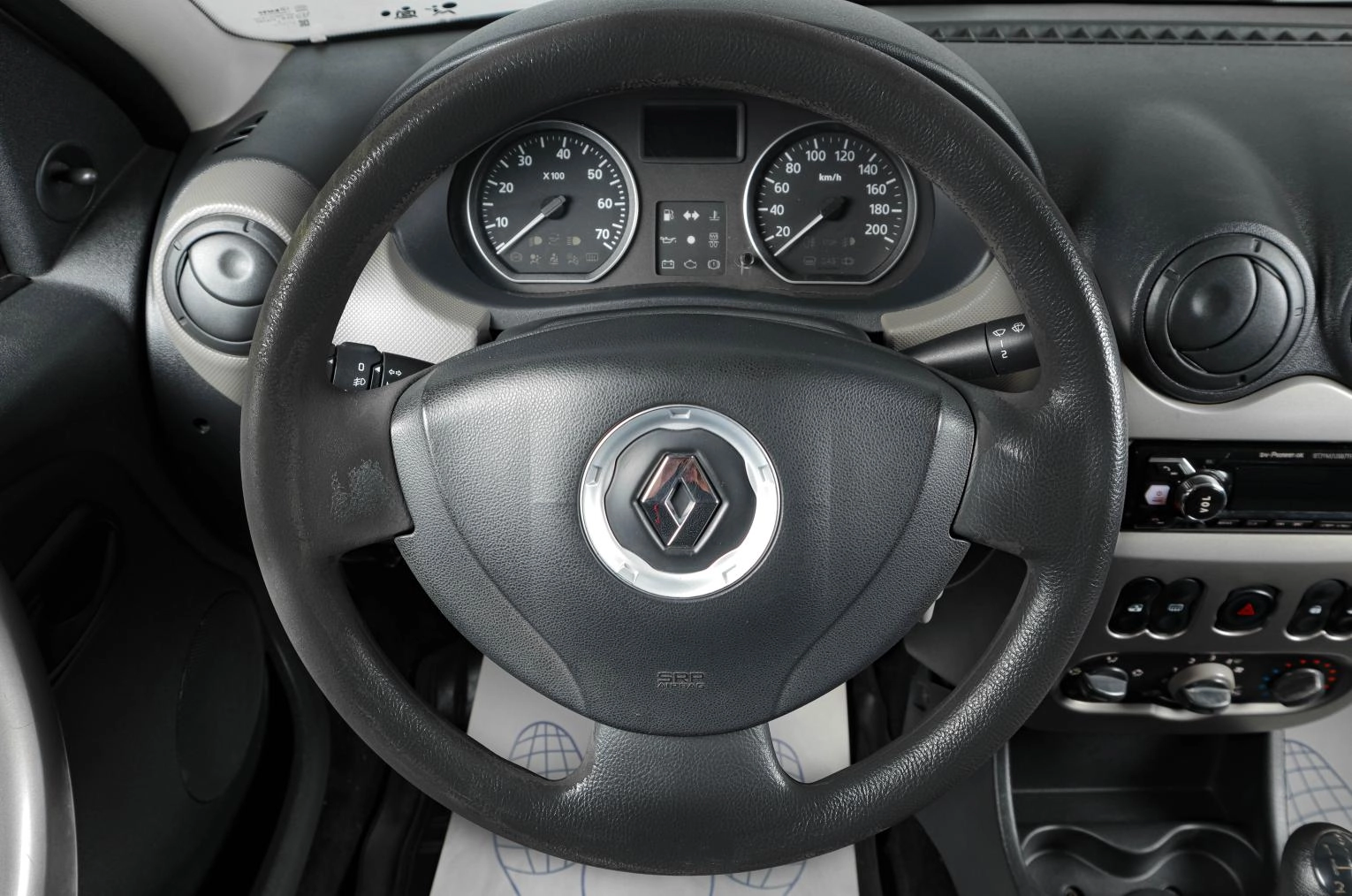 Renault Logan 13 из 15